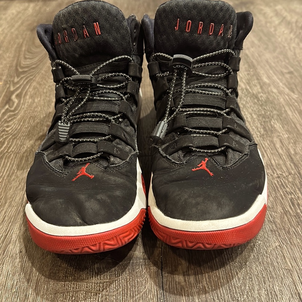 Used 2020 Size 8- Men’s Jordan Max Aura Black/Red